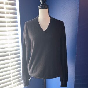 Neiman Marcus Cloud Cashmere Black V‑Neck Sweater